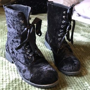 HOT TOPIC black velvet combat boots